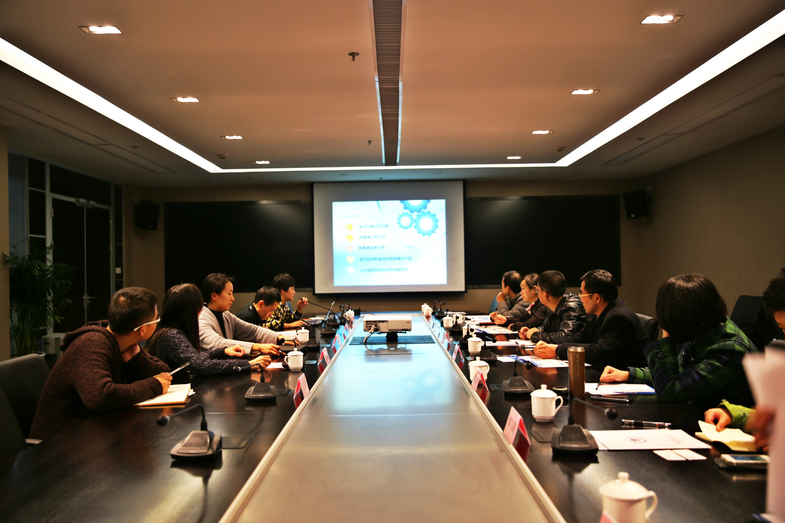 国贸专业教研室到浙江新型外贸服务企业融易通商讨合作